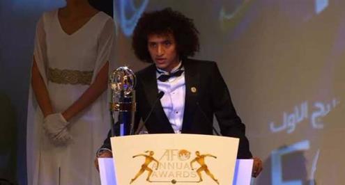 الإماراتي عموري يفوز بجائزة أفضل لاعب في آسيا 